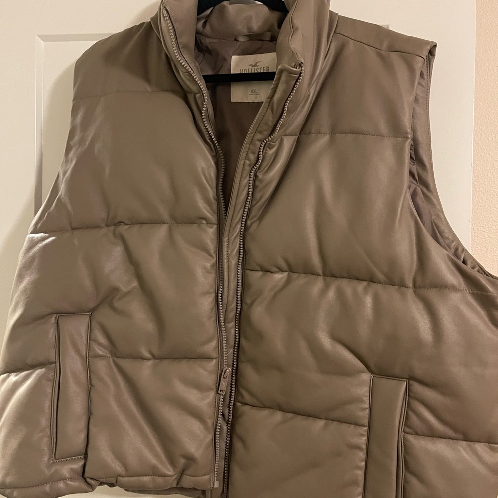 Hollister Beige Puffer Vest